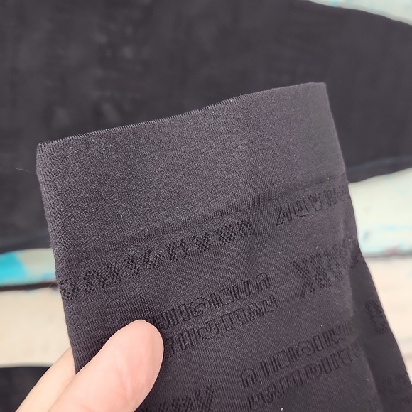 Gymshark Logo Leggings - Picture 3 of 6